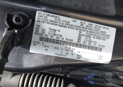 2016 Ford Focus Se z USA, uszkodzony, nr VIN 1FADP3K22GL357093